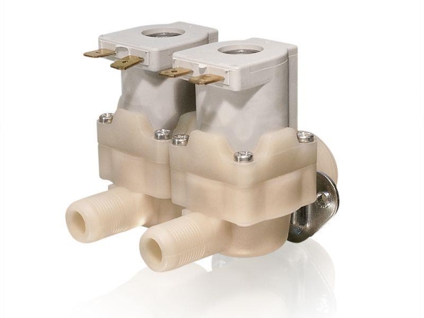 Kunststoffmagnetventil 3/4"AG x 13,5mm Schlauchtülle 2-fach 180° 230 Volt